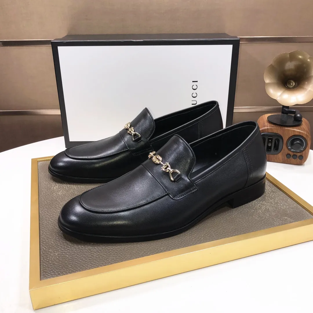 Men's shoes💰500💰Italy's top luxury men's shoe giant (GUCCI) (Gucci) (full cowhide lining) new arrival🍃Original European style🔰 Pleasant to the eye😍In order to make the shoes more durable and non-deformable🌀The production continues to follow traditional methods but there is still no lack of innovation💪Choose original sheepskin for the leather♻️ Smooth and natural And extra bright ⭐Made of imported cowhide, the first choice of rich people 38-45 (45 customized)